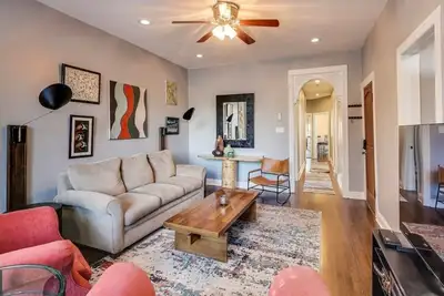 Image de Spacious Modern 3br • Top‑Floor + Parking