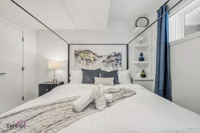 Image de Starlight Suite | Modern 2br Near Dt & University!