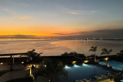 Image de Luxurious European Style Penthouse Modern Apart ment Cross City of Dreams Okada Solaire Moa Airport