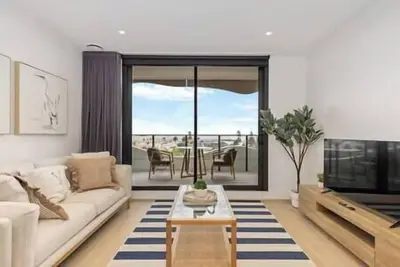Image de Sea View 2br w/ Best Rooftop Pool in Melb!
