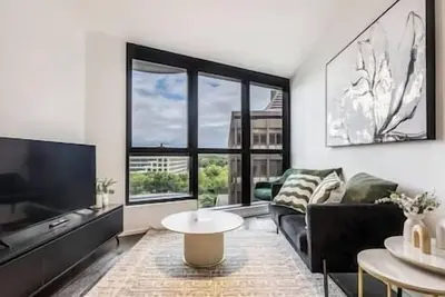 Image de Luxe, Stylish & As-New Apt w/ Pool, Gym & Car Park