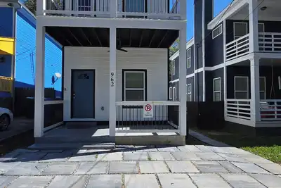 Image de New - Atlanta Gem: 4-bedroom 3. 5-bathroom Home