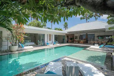 4 Br Villa central location with pool Seminyak