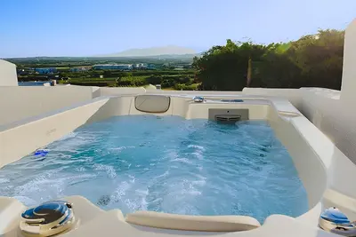 Image de Cozy villa with private jacuzzi, 5 minutes from Naxos town! Philia Villas