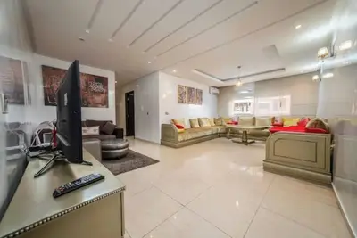 Image de Confort Familial 3 Ch | Piscine & Fibre & Parking