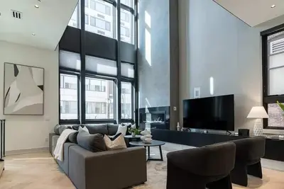 Image de Where Rock & Roll Royalty Crash - Hot Tub & More