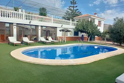 Image de Beautiful; near the village; large gardens & luxurious pool area; a/c & wifi.