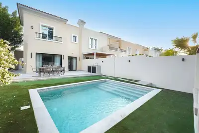 Image de StayShort - Stylish Arabian Ranches Villa for 9 Near Golf with Private Pool!