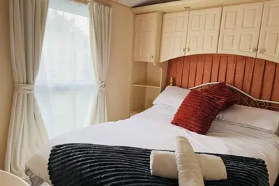 Image de 4-berth holiday home in Ingoldmells with direct beach access, perfect for family holidays.