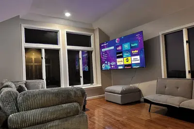 Image de Whispering Woods Hideaway ~ Large Home ~ 85 in Tv