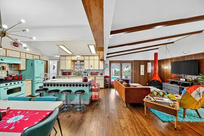 Image de Right At Home-Midland Groovy Times w/Pool