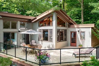 Image de Rustic Muskoka Lakeside Retreat: 7br Cottage with Stunning Views & Private Dock
