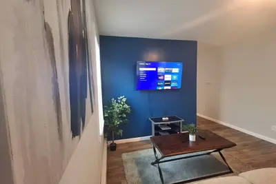 Image de Dyad-Suite at Mt. Pleasant 2br/1ba with Washer and Dryer Free parking Wifi