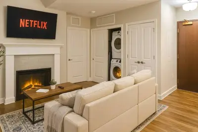 Image de Cozy Downtown Suite | Stadiums · Casino · R&R Hall