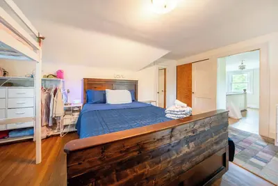 Image de Pleasant Wooden Retreat 3-bedroom house with Ac in Novelty