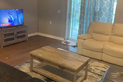 Image de Nice, clean welcoming space in the downtown Kitchener area. Family friendly.