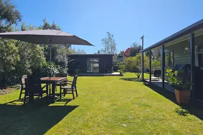 Image de A sunny seaside holiday home in Marahau. Close to the beach and the ABel Tasman National Park