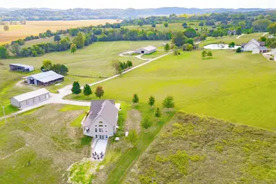 Image de Quiet Winter Getaway | Valley Views & Warm Fires