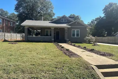 Image de The Wisteria House invites you to relax and enjoy!