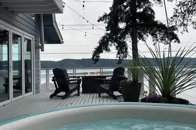 Image de Hood Canal Escape- upscale meets the rocky shores!