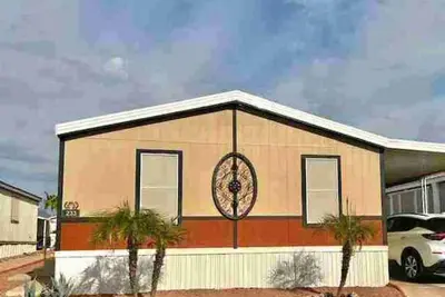 Image de Charming 2 Br plus office home in a 55+ Manufactured Resort in Apache Junction