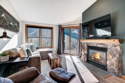 Image de Luxury Renovated 2br | Walk to Slopes I River View