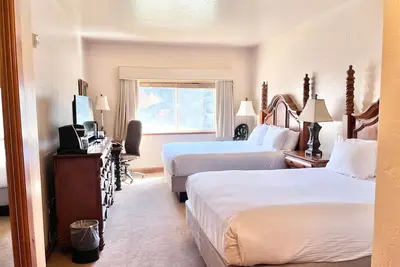 Image de 1067 • Inviting Double Queen Suite by Park City & Ballerina Farms