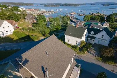Image de Harbor Vista - Fashionable In-Town, Sea View Home
