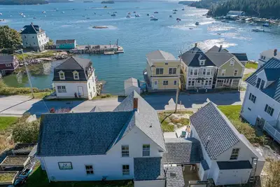 Image de West Harbor Nest- Oceanfront Apartment