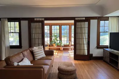 Image de Historic Charm Near Lake Michigan & Uwm — Spacious 1920s Lower Flat