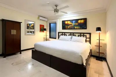 Image de Steps from 5th Ave, 2 Bedroom Luxury Condo, 2 Baths, 4 min to Beach, Rooftop Pool