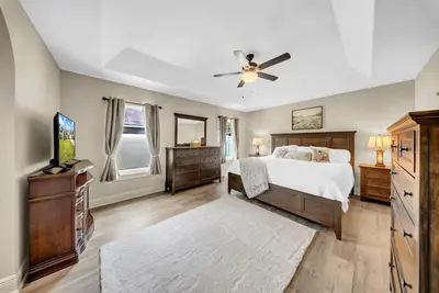 Image de Modern Getaway-Private Tub & Game Room