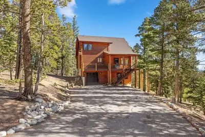 Image de New Rental! Pet Friendly 3 Bed/3Bath Cabin - Laughing Pines Lodge