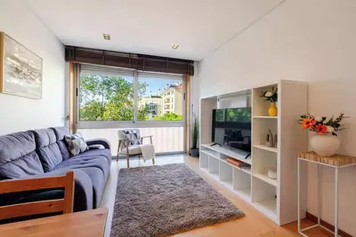 Image de Modern Flat with Workspace in Foz by HostWise