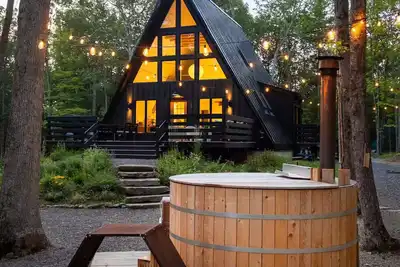 Image de Luxury Catskills A-Frame Cabin - Hot Tub & Sauna