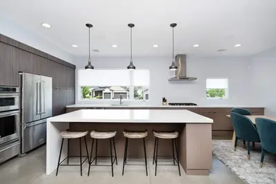 Image de Modern Back 9 Retreat, Walk to Golf, Double Shower