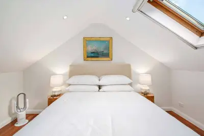 Image de Stylish 2-Bed House with Private Courtyard