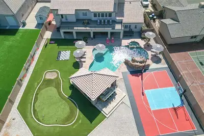 Image de Luxury 6br Retreat - Pool, Bbq, Theater and Games