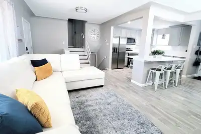 Image de 4bdrm-4 bath; Families/Corporate Stays; Pets Ok!