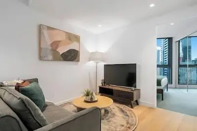 Image de Stunning Lake Views Apt w/ Balcony & Wi-Fi