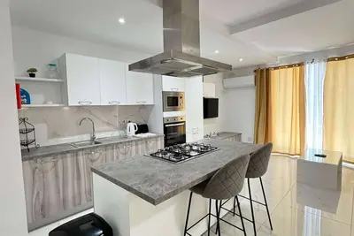 Image de Comfort 2br Apartment near Beach & Café del Mar- By HostMT