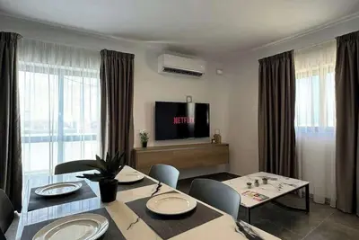 Image de Comfort Stay 2br Apartment – by HostMT