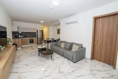 Image de Serenity Escape 3 Bed Maisonette - By HostMT