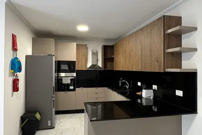 Image de Luxury 2 bed private apartment with patio - by HostMT