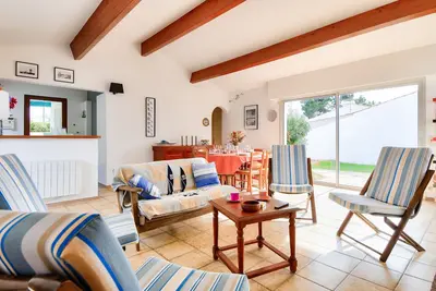 Image de 700m de la plage, jardin, 4 adultes 2 enfants
