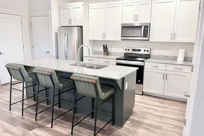 Image de 203 | Charming 2br Getaway in the Heart of Midway