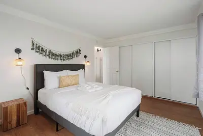 Image de 4br Pacifica Top Flat | Perfect for Groups w/ View