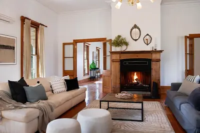 Image de Moragoe Homestead rich in historyand character