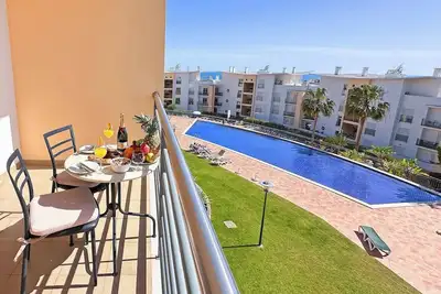 Image de Modern Ocean, Garden&Pool view Condo by BeCherish