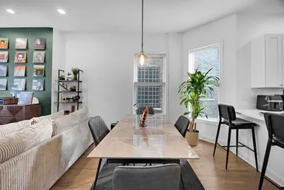 Image de Bronzeville Jazz Room. Beautiful, cozy, centered, relaxing, rustic.